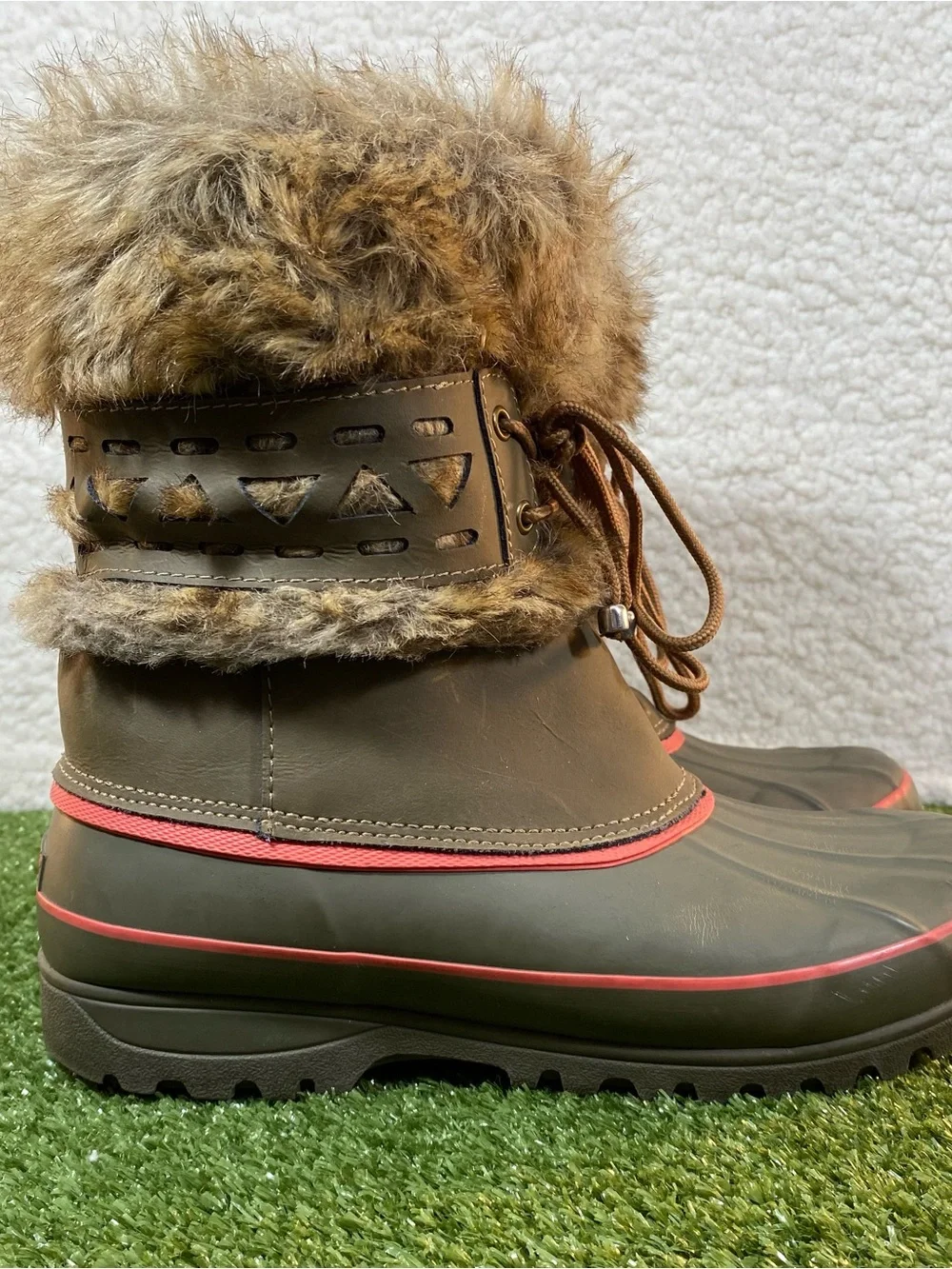 Khombu Nola Duck Boots Women's SZ 9 Olive Green Rubber Faux Fur Rain Snow Ankle
